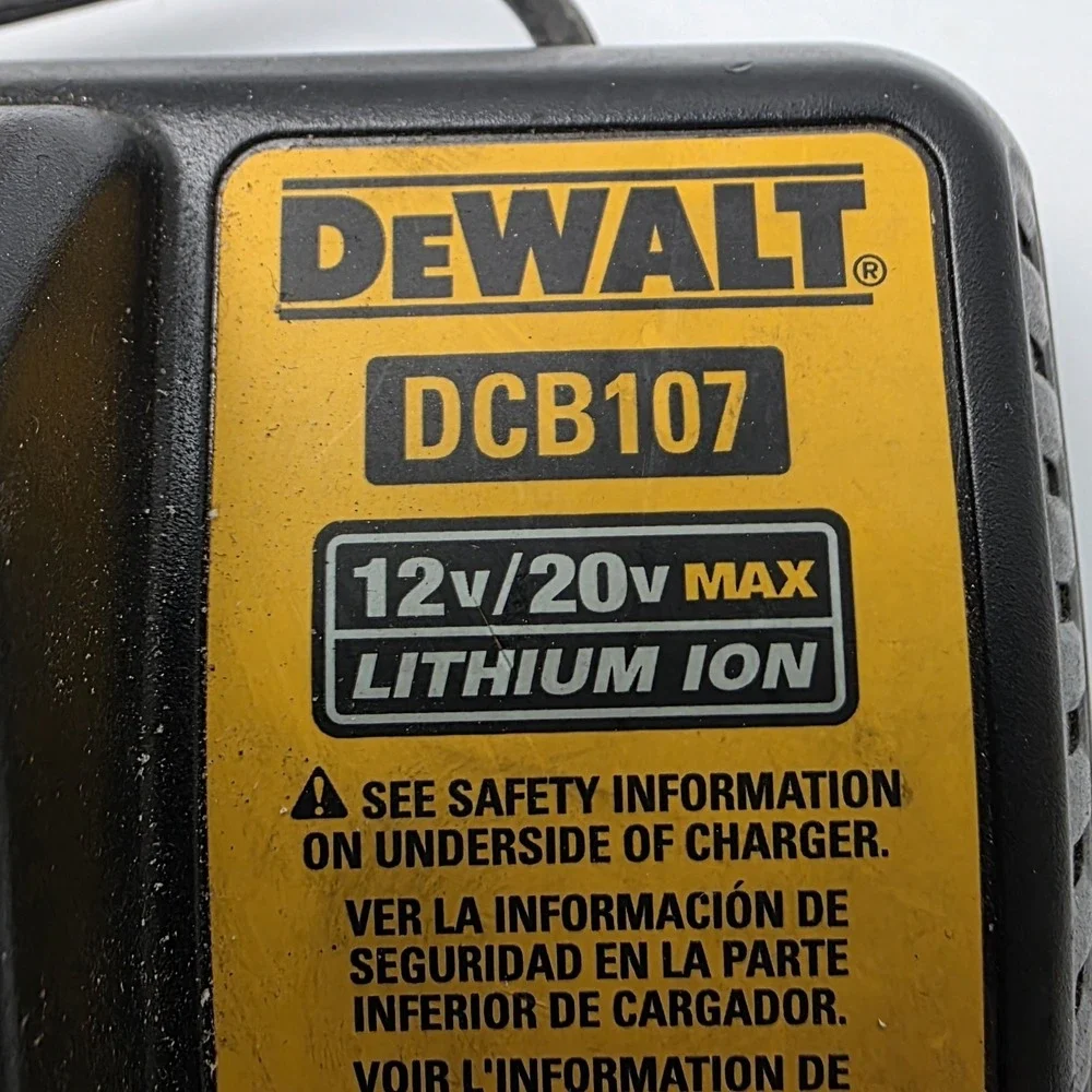 DCB107‎ DEWALT 12V/20V Max Lithium Battery Charger. Charger ONLY Used #0557